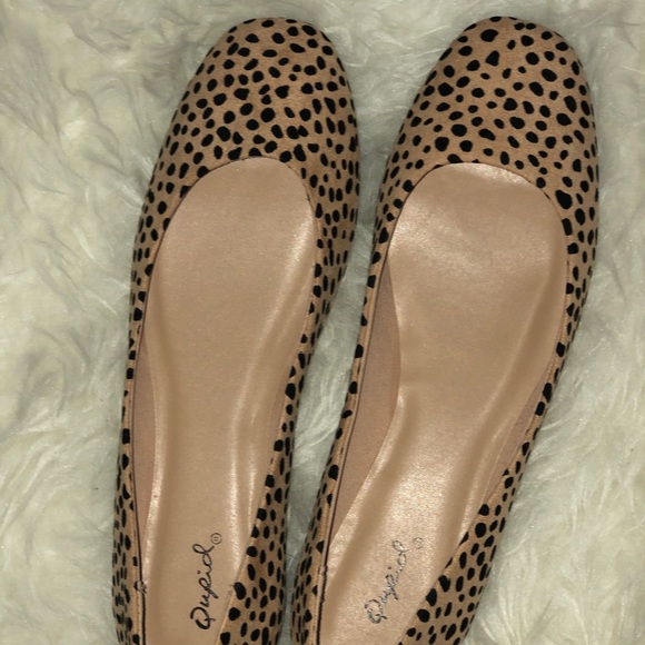 Flats - Picture 3 of 3